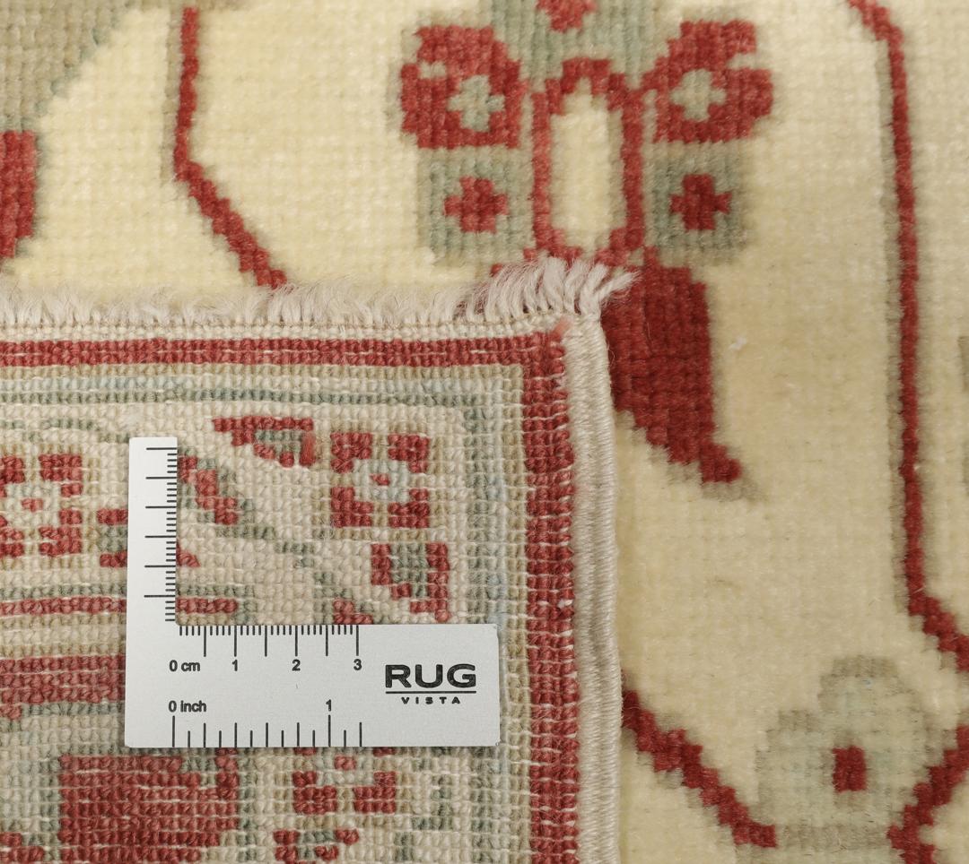 Handgeknoopt Turks Shirvan-tapijt met een rood en beige geometrisch medaillonontwerp.