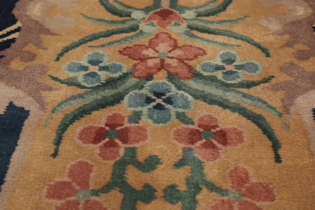Antiek Chinees Nichols-tapijt in donkerblauw met florale details