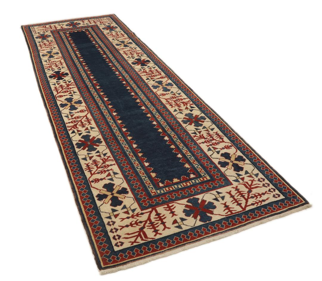 Handgeknoopte Turkse loper met diepblauwe en rode geometrische motieven