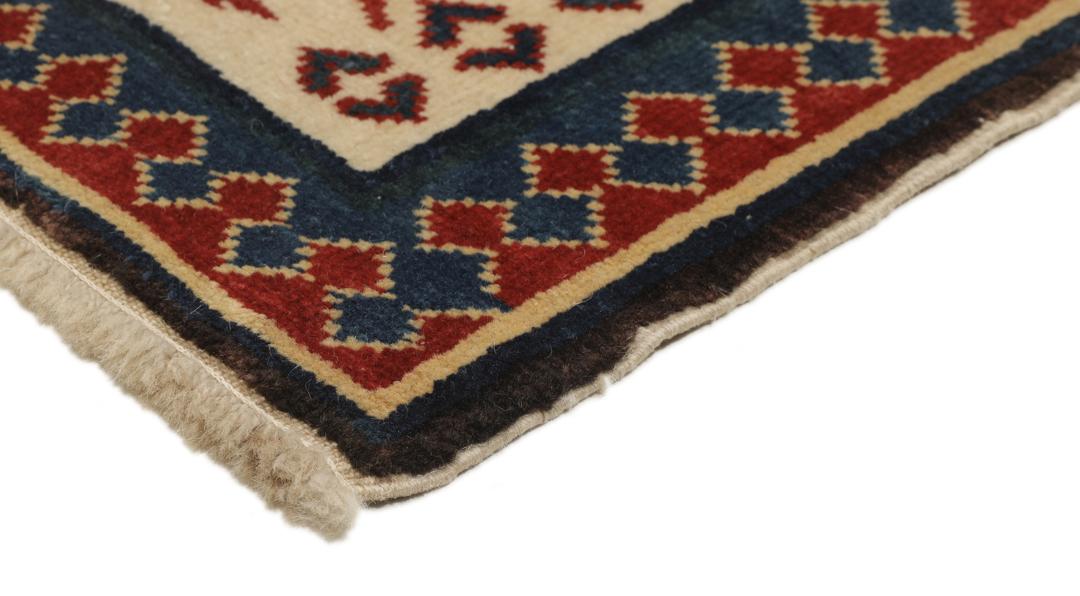 Handgeknoopte Turkse loper met diepblauwe en rode geometrische motieven
