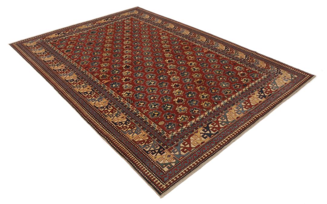 Een handgeknoopt Turks Shirvan tapijt met een rood veld en geometrische motieven