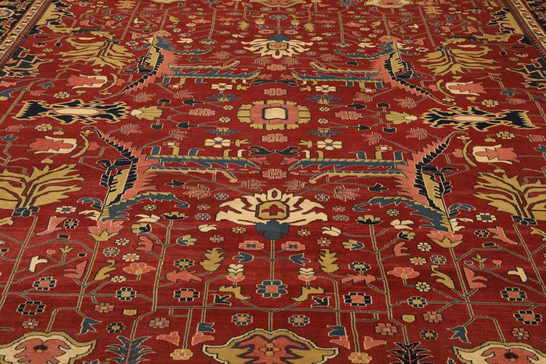 Vintage håndknyttet tyrkisk Shirvan-tæppe i rødt med ornamenterede blomster- og geometriske mønstre.