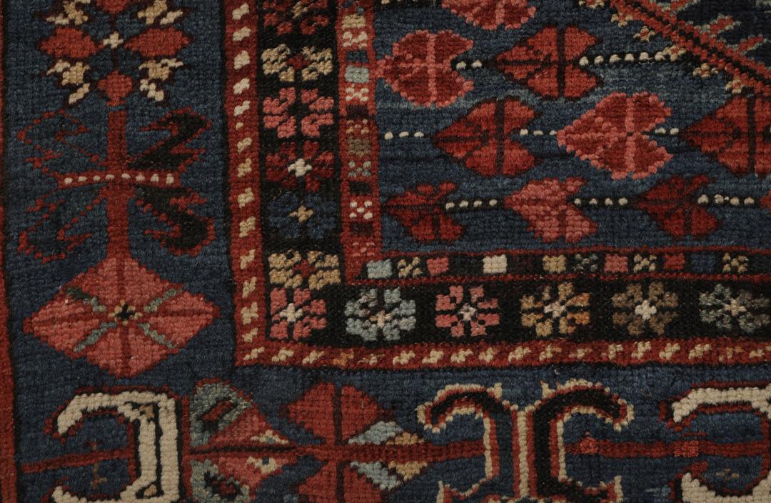 Antiek Shirvan-tapijt uit Azerbeidzjan in veelkleurig design met geometrische medaillonmotieven