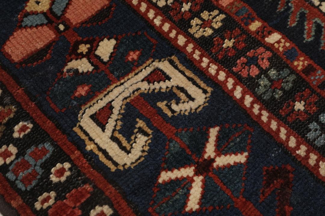 Antiek Shirvan-tapijt uit Azerbeidzjan in veelkleurig design met geometrische medaillonmotieven