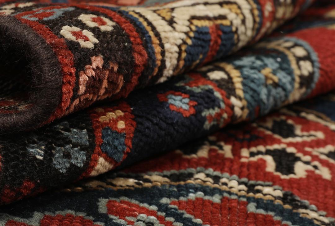 Antiek Shirvan-tapijt uit Azerbeidzjan in veelkleurig design met geometrische medaillonmotieven