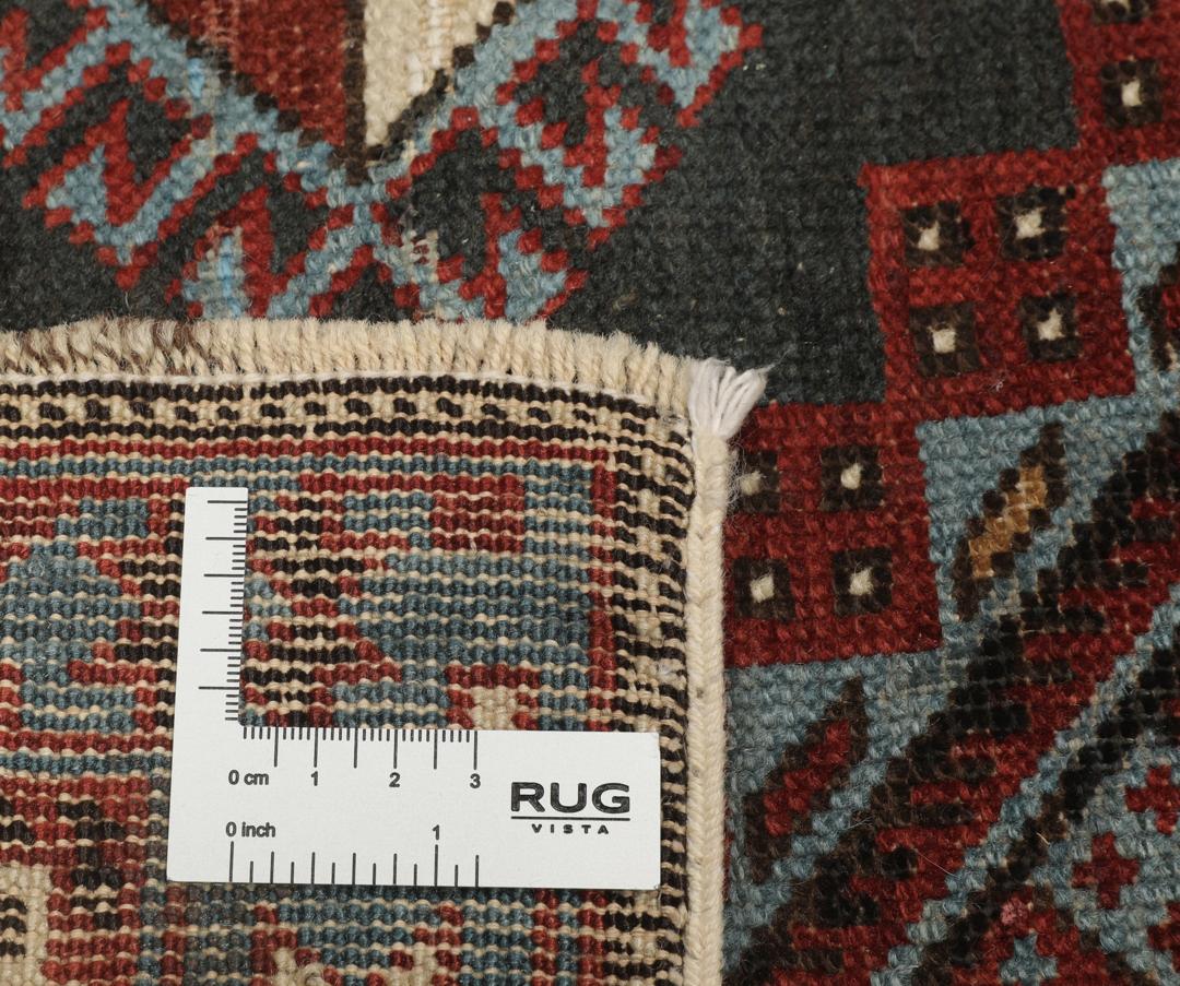 Antiek Shirvan-tapijt met geometrische medaillonpatronen in rood en blauw, afkomstig uit Azerbeidzjan