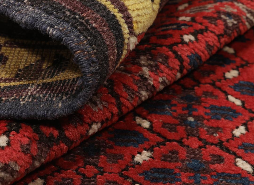 Antiek Shirvan-tapijt uit Azerbeidzjan in rood met geometrische motieven