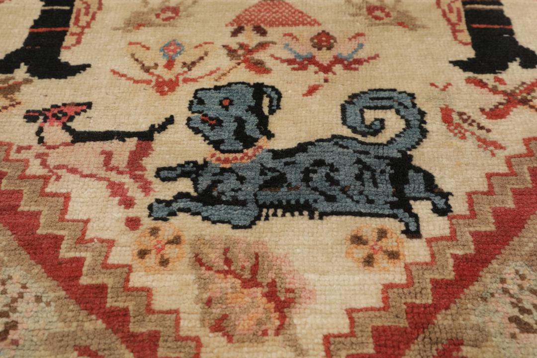 Antiek Shirvan-tapijt uit Azerbeidzjan in rood met figuratieve motieven