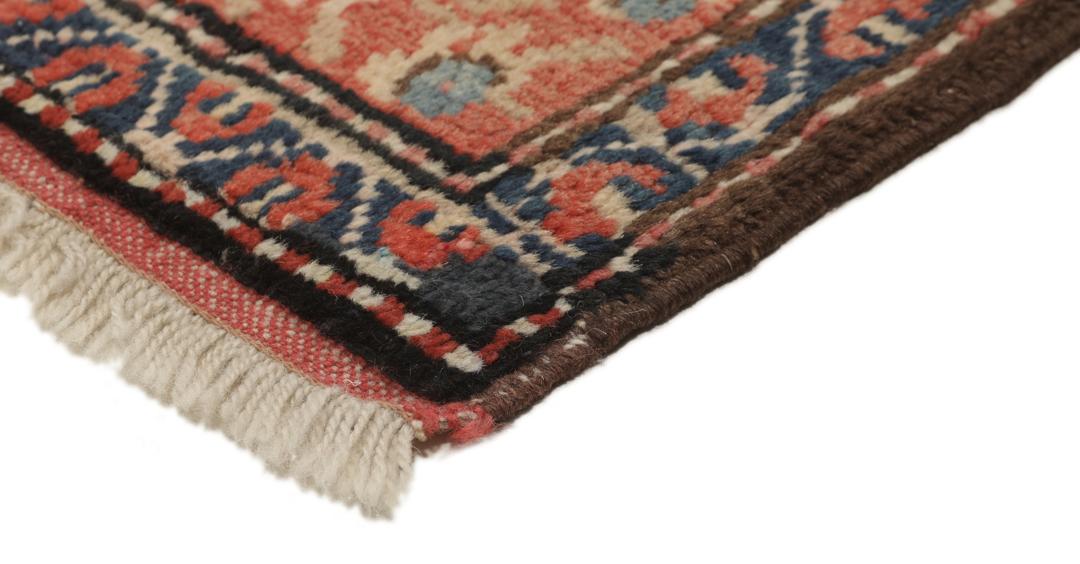 Antiek Shirvan-tapijt uit Azerbeidzjan in rood met figuratieve motieven