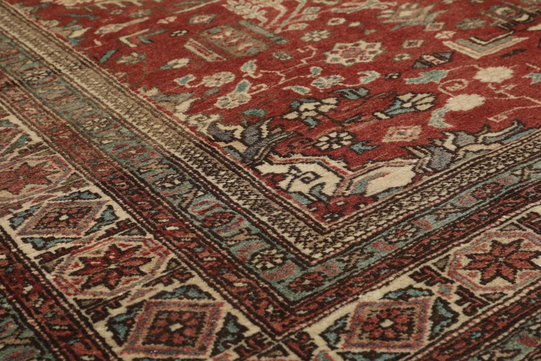 Antiek Shirvan tapijt uit Azerbeidzjan in rood- en crèmetinten