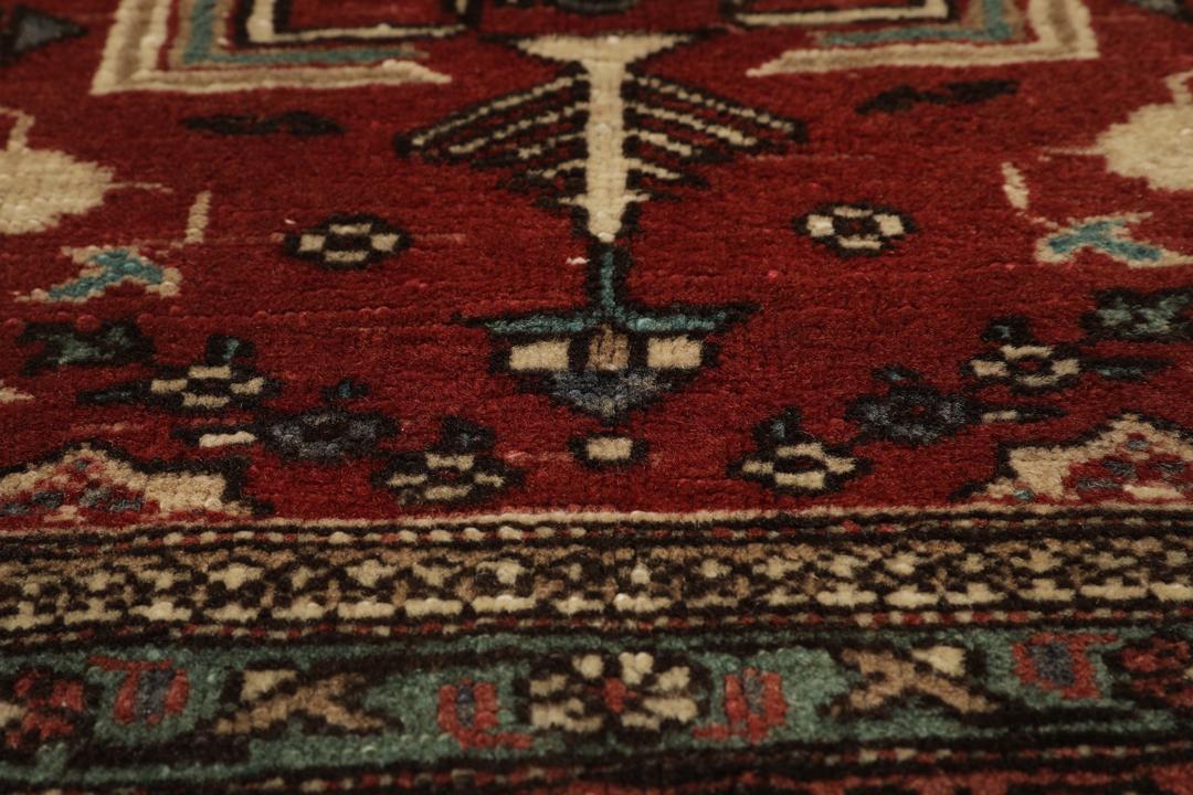 Antiek Shirvan tapijt uit Azerbeidzjan in rood- en crèmetinten
