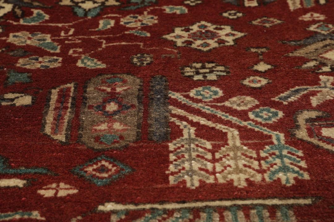 Antiek Shirvan tapijt uit Azerbeidzjan in rood- en crèmetinten