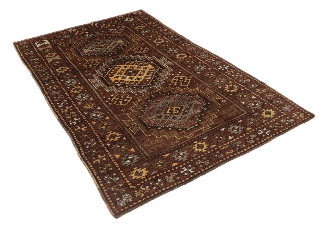 Antiek Shirvan-tapijt uit Turkije met traditionele geometrische patronen in bruintinten.