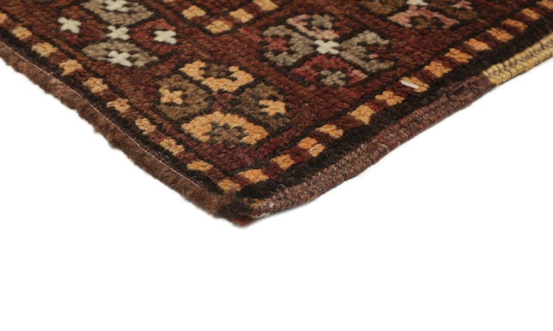 Antiek Shirvan-tapijt uit Turkije met traditionele geometrische patronen in bruintinten.