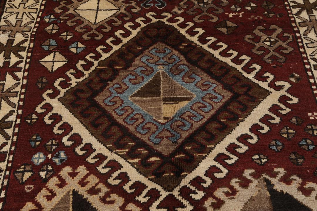 Antiek rood Karabag-tapijt met geometrische medaillons en ingewikkelde randen