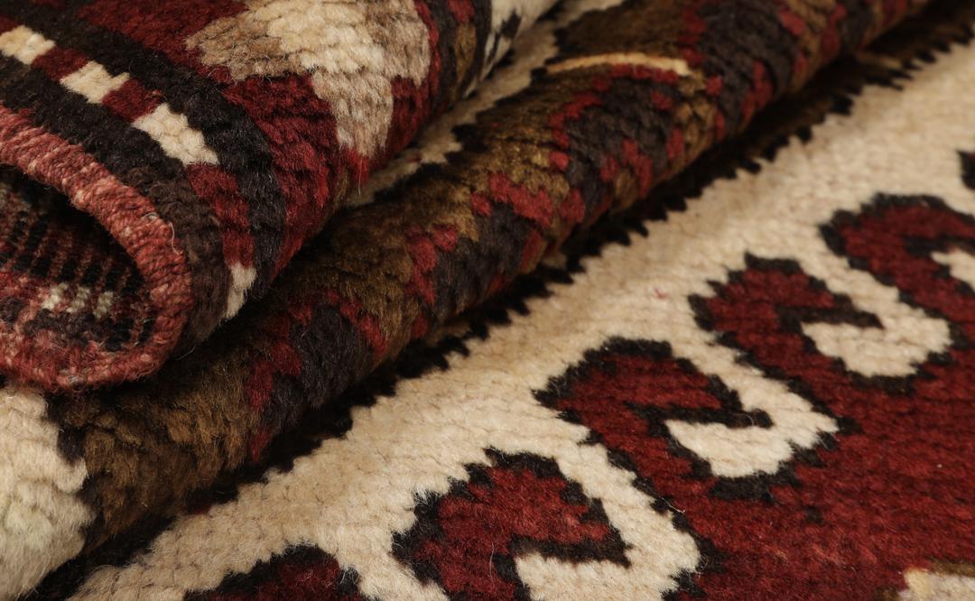 Antiek rood Karabag-tapijt met geometrische medaillons en ingewikkelde randen