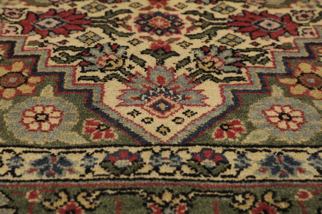 Håndlavet Tabriz-tæppe fra Persien i flerfarvet design