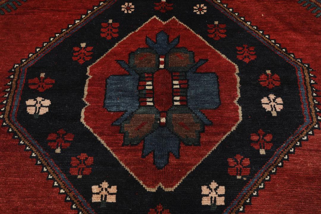 Antiek Lori Pambak-tapijt uit Azerbeidzjan met geometrische medaillons in rood en blauw