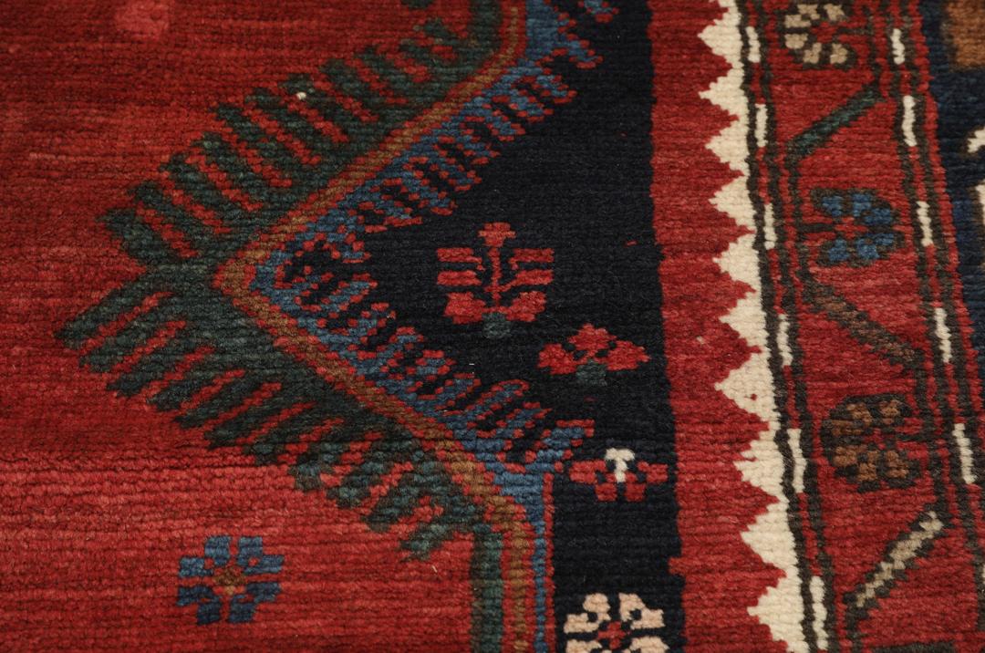 Antiek Lori Pambak-tapijt uit Azerbeidzjan met geometrische medaillons in rood en blauw