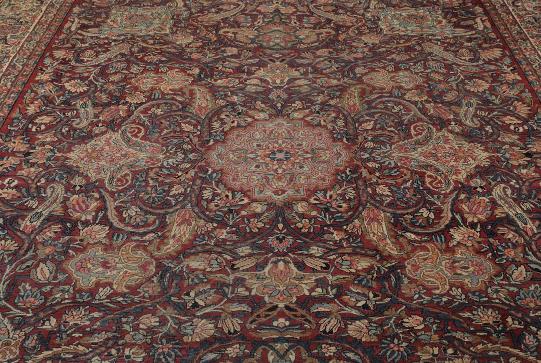 Handgeknoopt tapijt uit Persia in rood