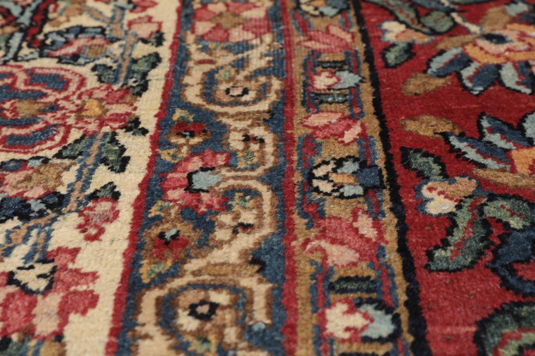 Handgeknoopt tapijt uit Persia in rood