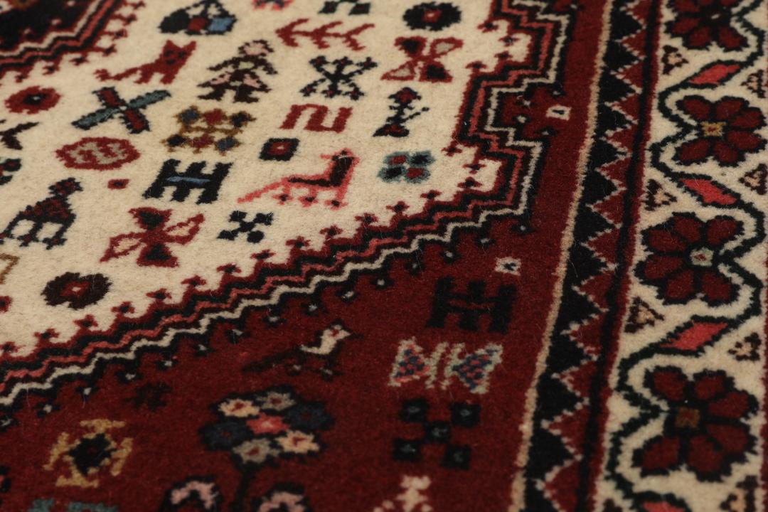 Håndknyttet Abadeh-løber fra Mellemøsten i dybe røde og beige nuancer.