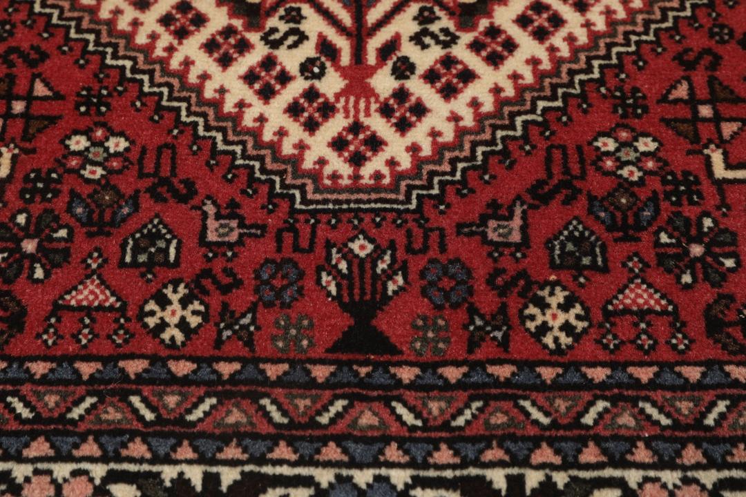 Håndknyttet Abadeh-tæppe med traditionelle mønstre i røde og beige toner fra Mellemøsten