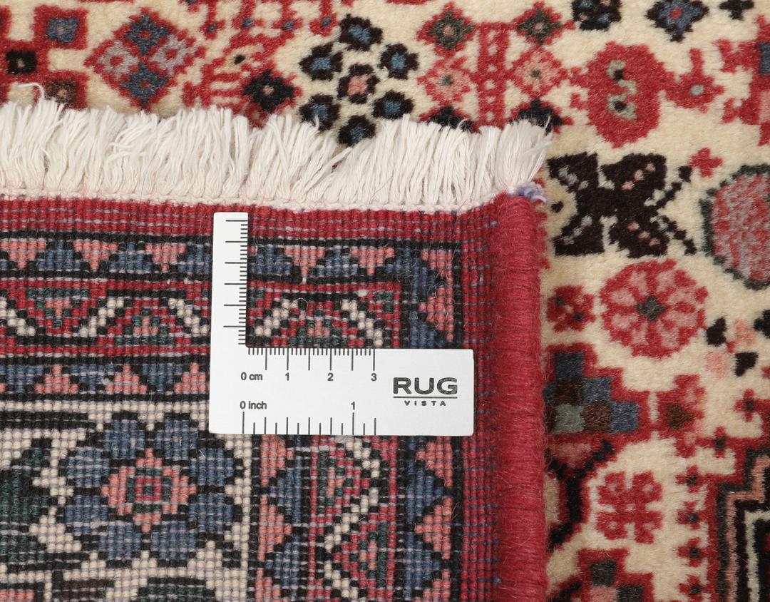 Håndknyttet Abadeh-tæppe med traditionelle mønstre i røde og beige toner fra Mellemøsten