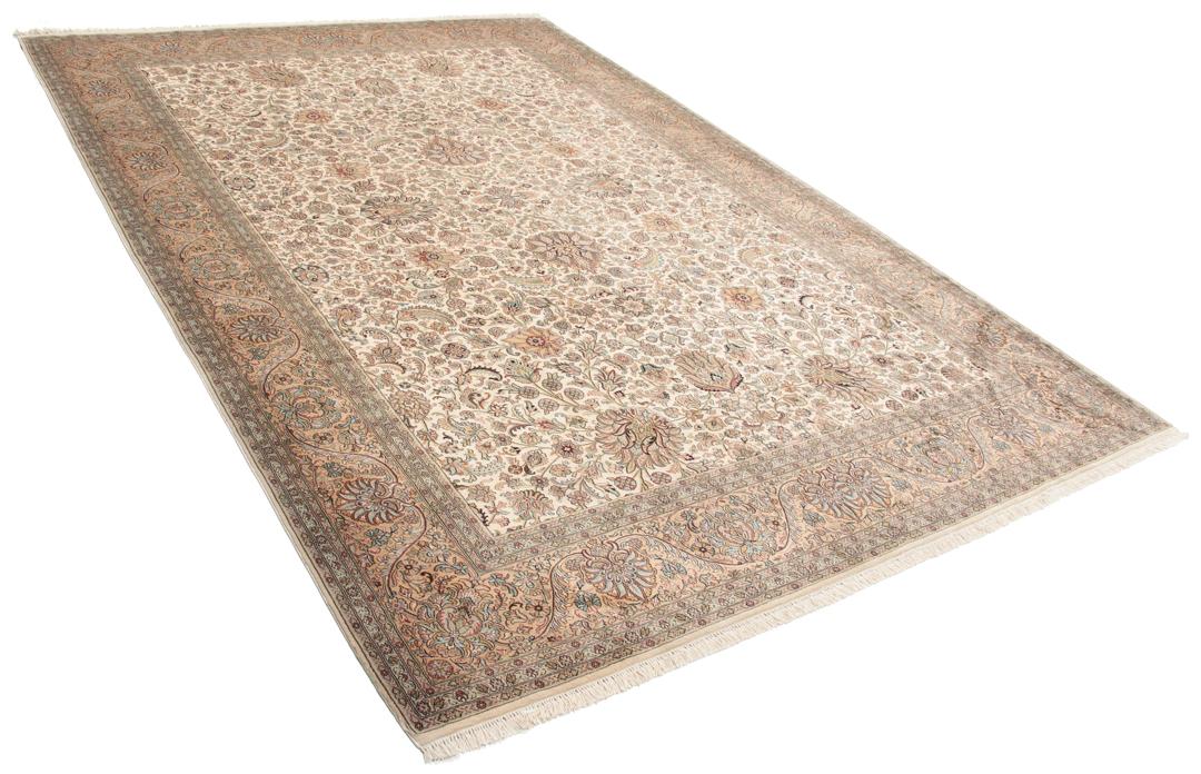 Handgeknoopt Indiaas Kashmir zijden tapijt met een complex beige bloempatroon