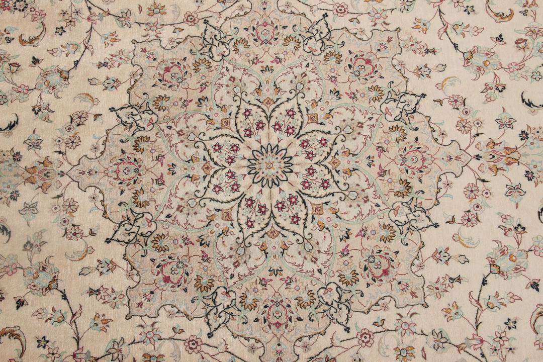 Handgeknoopt Ghom Zijde vloerkleed in beige uit het Midden-Oosten
