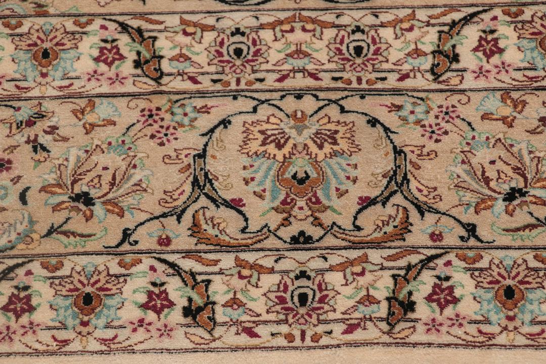 Handgeknoopt Ghom Zijde vloerkleed in beige uit het Midden-Oosten