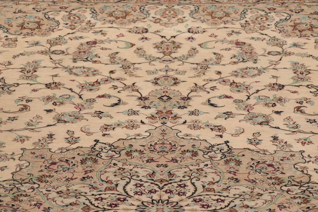 Handgeknoopt Ghom Zijde vloerkleed in beige uit het Midden-Oosten