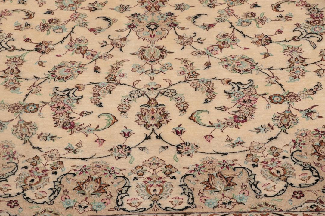 Handgeknoopt Ghom Zijde vloerkleed in beige uit het Midden-Oosten