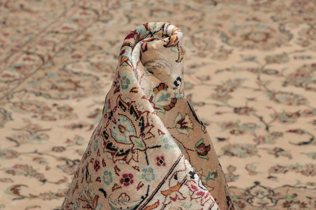 Handgeknoopt Ghom Zijde vloerkleed in beige uit het Midden-Oosten