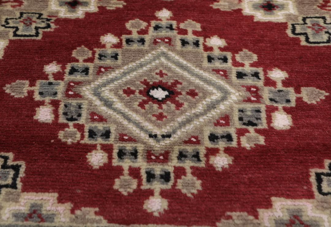 Handgeknoopt Pakistan Bokhara 2ply wollen tapijt in rood en grijs