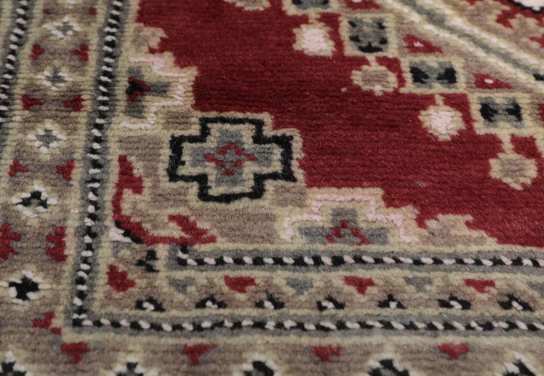 Handgeknoopt Pakistan Bokhara 2ply wollen tapijt in rood en grijs