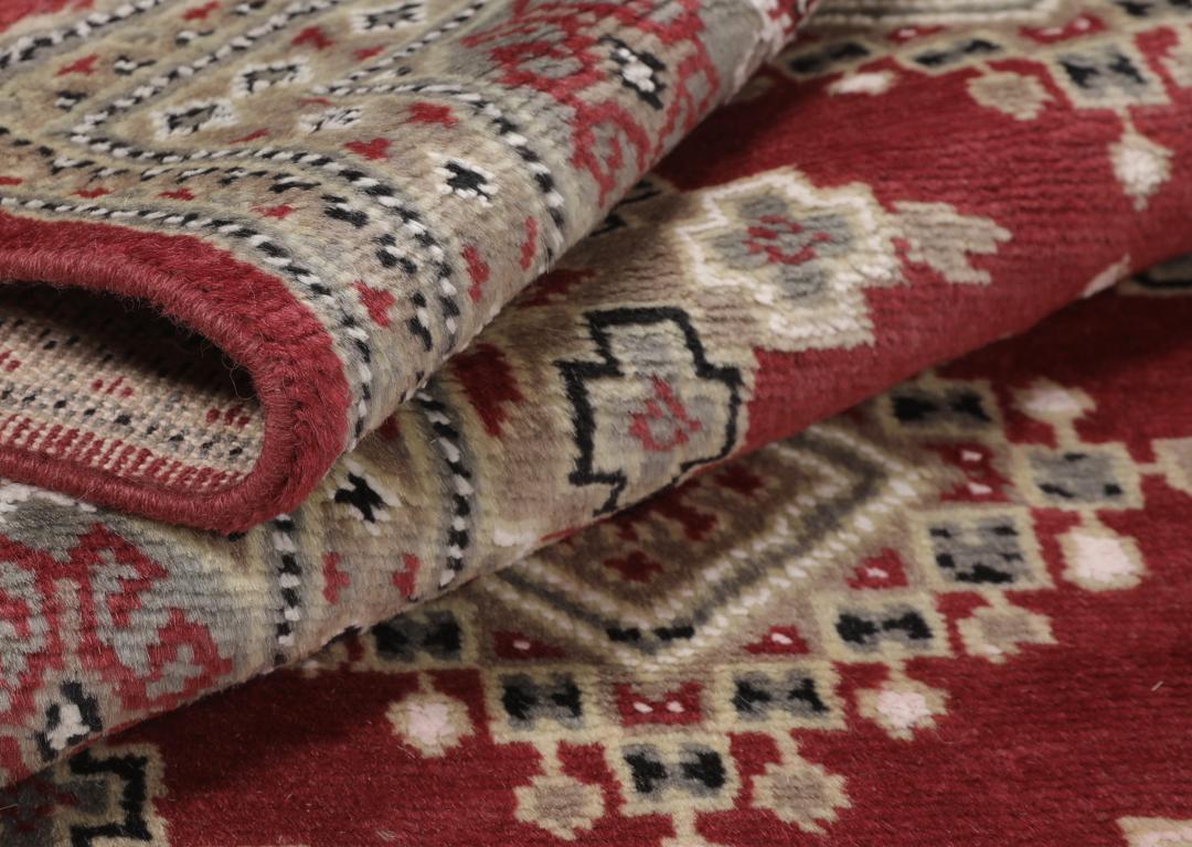 Handgeknoopt Pakistan Bokhara 2ply wollen tapijt in rood en grijs