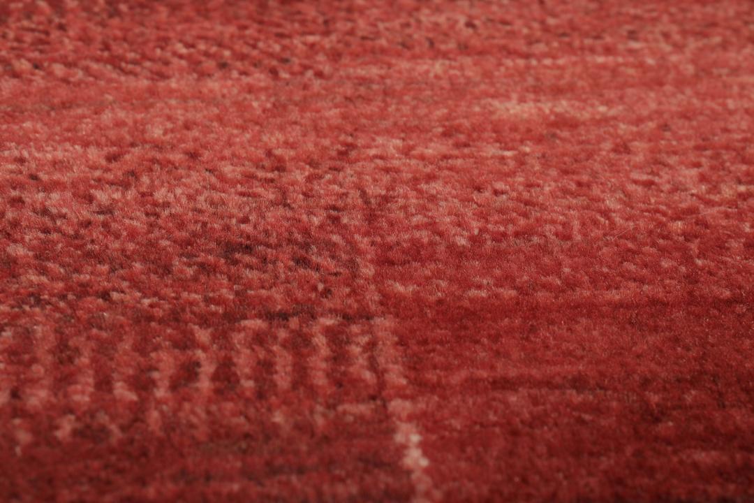 Ein rechteckiger, handgeknüpfter Loribaft Fine Teppich aus dem Mittleren Osten in tiefem Rot