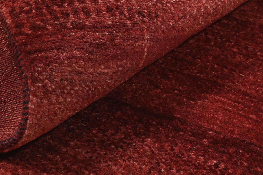 Ein rechteckiger, handgeknüpfter Loribaft Fine Teppich aus dem Mittleren Osten in tiefem Rot