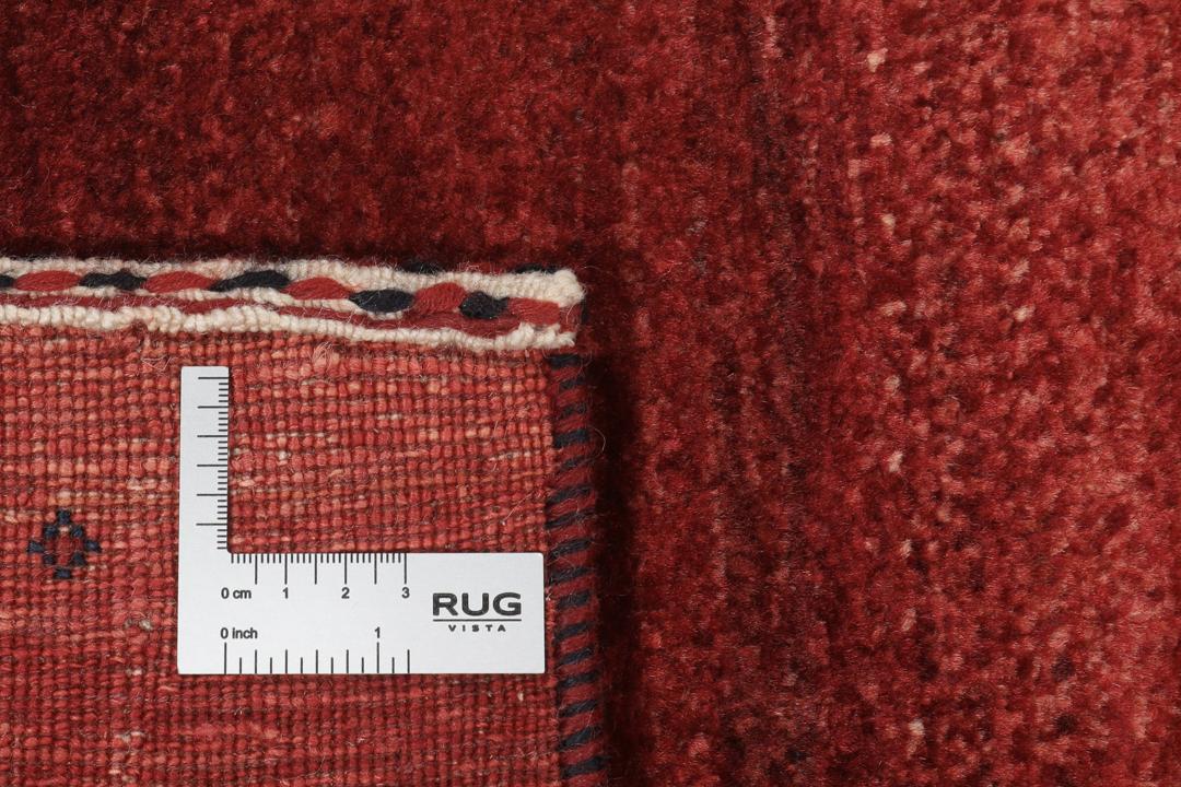 Ein rechteckiger, handgeknüpfter Loribaft Fine Teppich aus dem Mittleren Osten in tiefem Rot