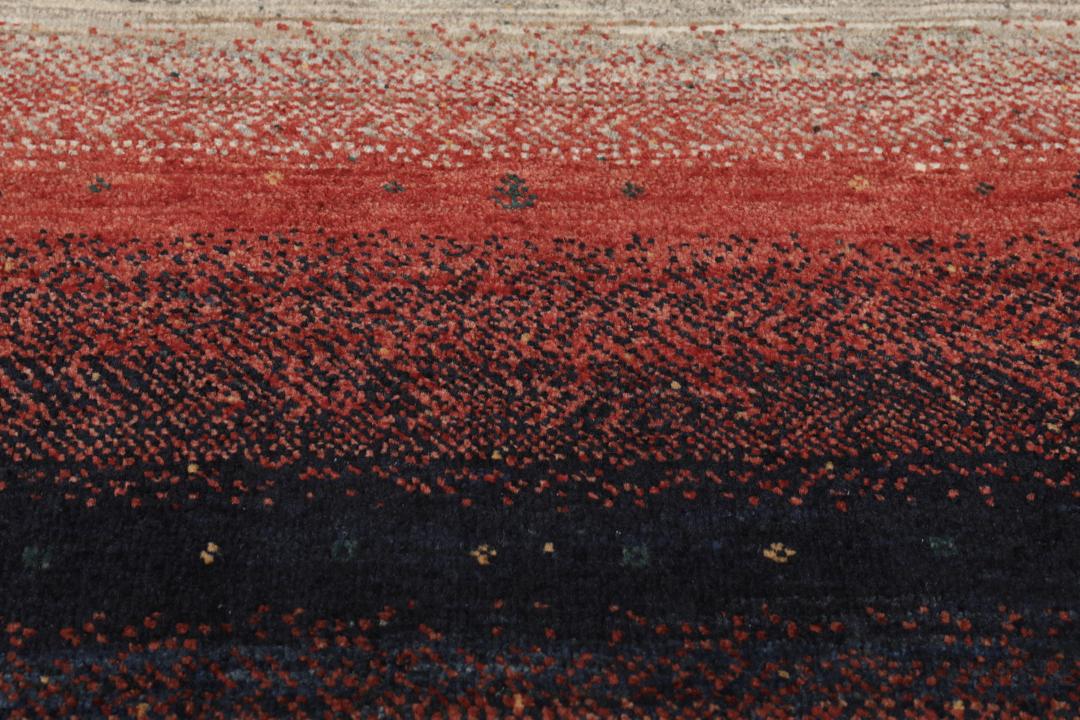 Tapis en laine Loribaft noué main provenant du Moyen-Orient dans des tons rouge et beige