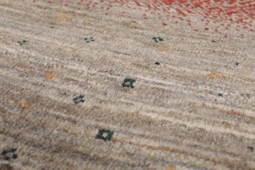 Tapis en laine Loribaft noué main provenant du Moyen-Orient dans des tons rouge et beige