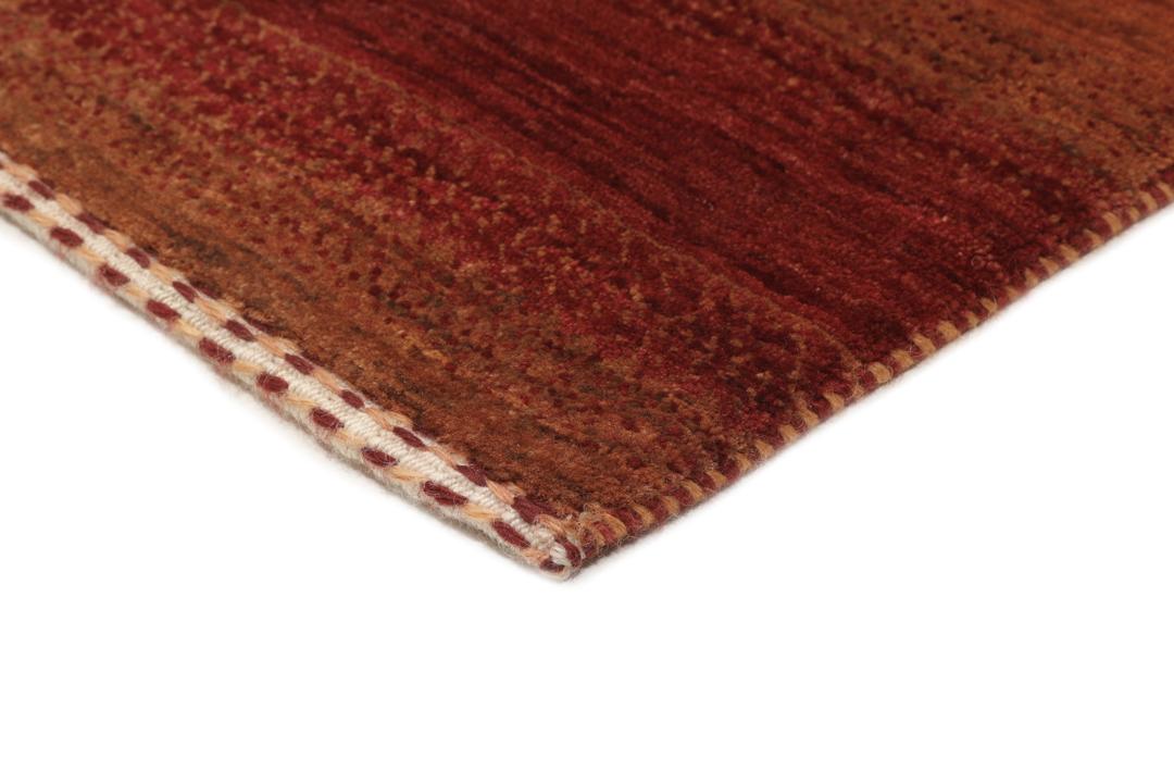 Handgeknoopt rood en bruin wollen kleed met een subtiel gestreept ontwerp