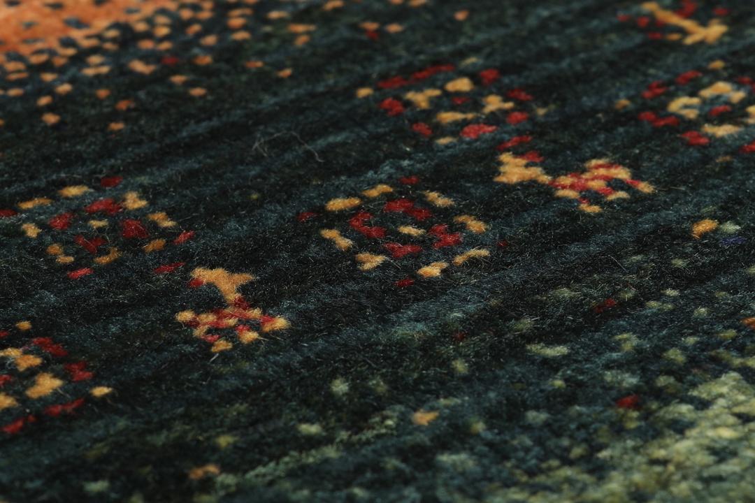 Et håndknyttet Loribaft Fine-tæppe fra Mellemøsten med multifarvede stribemønstre