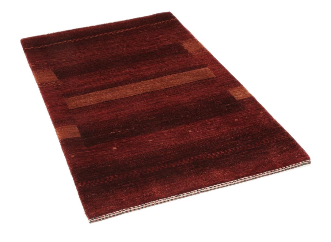 Handgeknoopt rood Loribaft-tapijt met ingewikkelde patronen.
