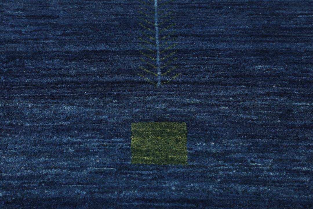 Et håndknyttet blåt Loribaft-tæppe med geometriske detaljer fra Mellemøsten.
