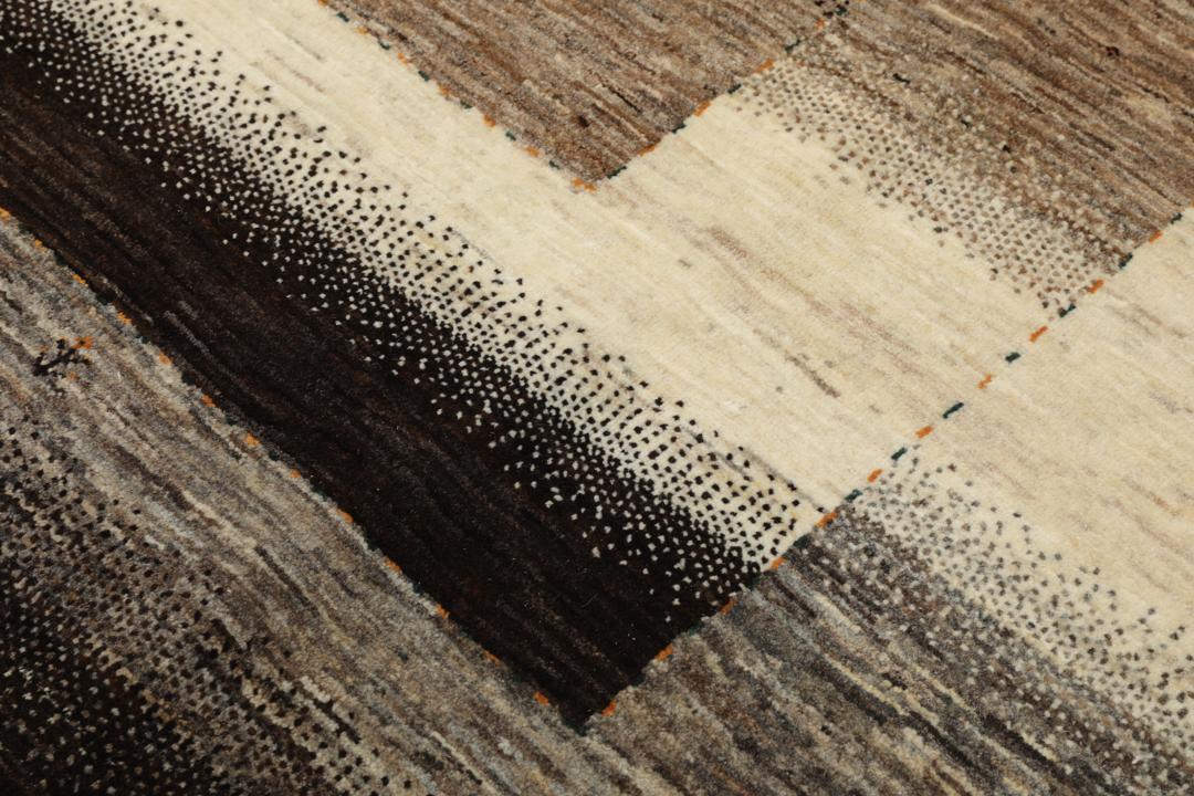 Håndknyttet Loribaft-tæppe med et moderne stribet design i brune og beige nuancer fra Mellemøsten.