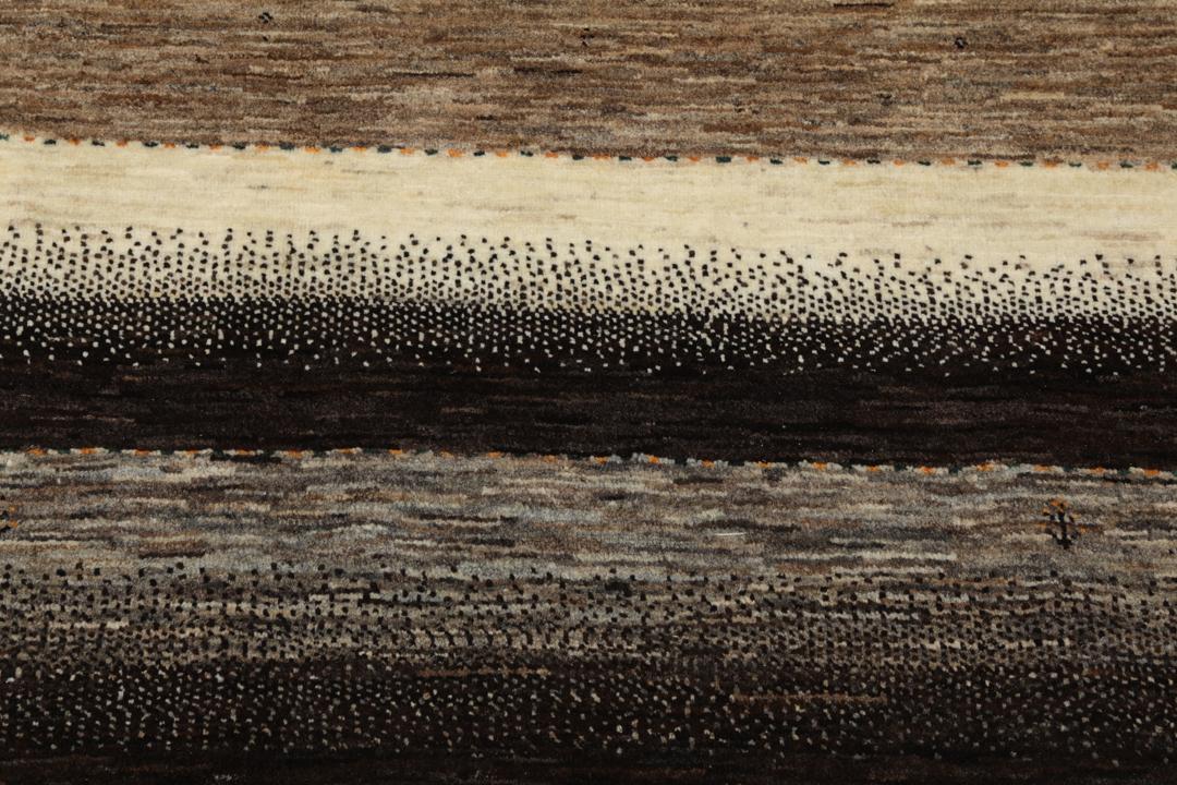 Håndknyttet Loribaft-tæppe med et moderne stribet design i brune og beige nuancer fra Mellemøsten.