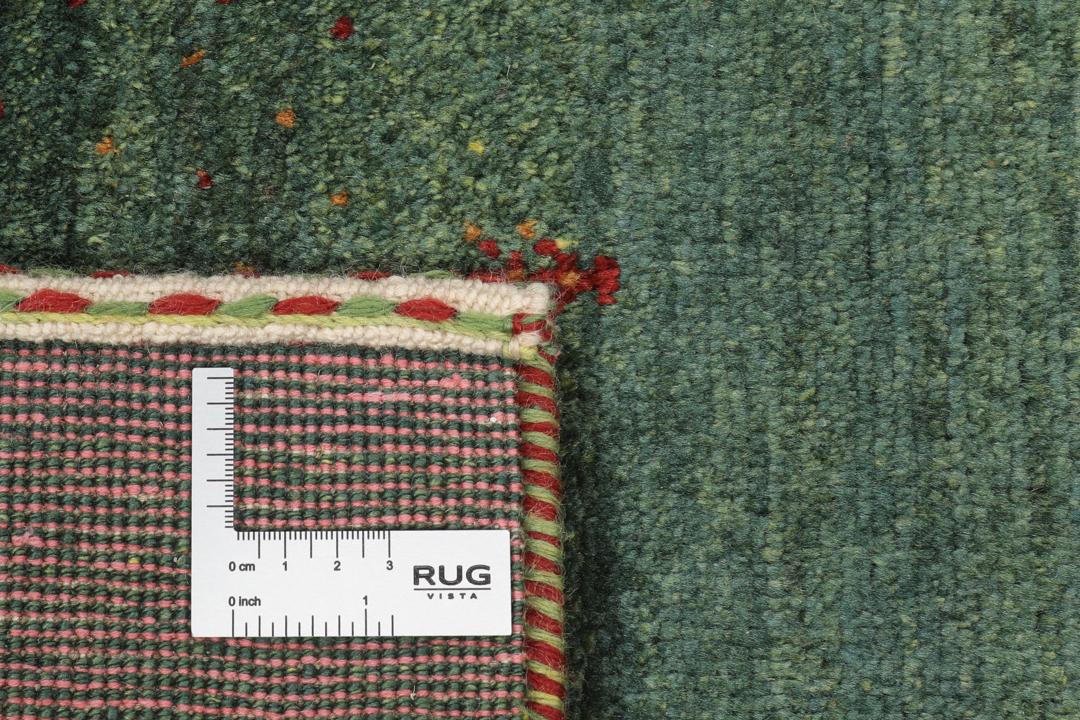 Håndknyttet Loribaft-tæppe fra Mellemøsten med en dybgrøn flade og delikate motiver.