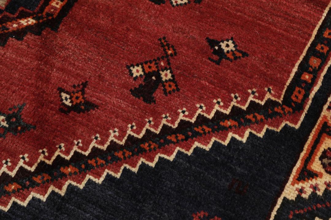 Håndknyttet Shiraz-tæppe fra Mellemøsten med et levende rødt og sort geometrisk design